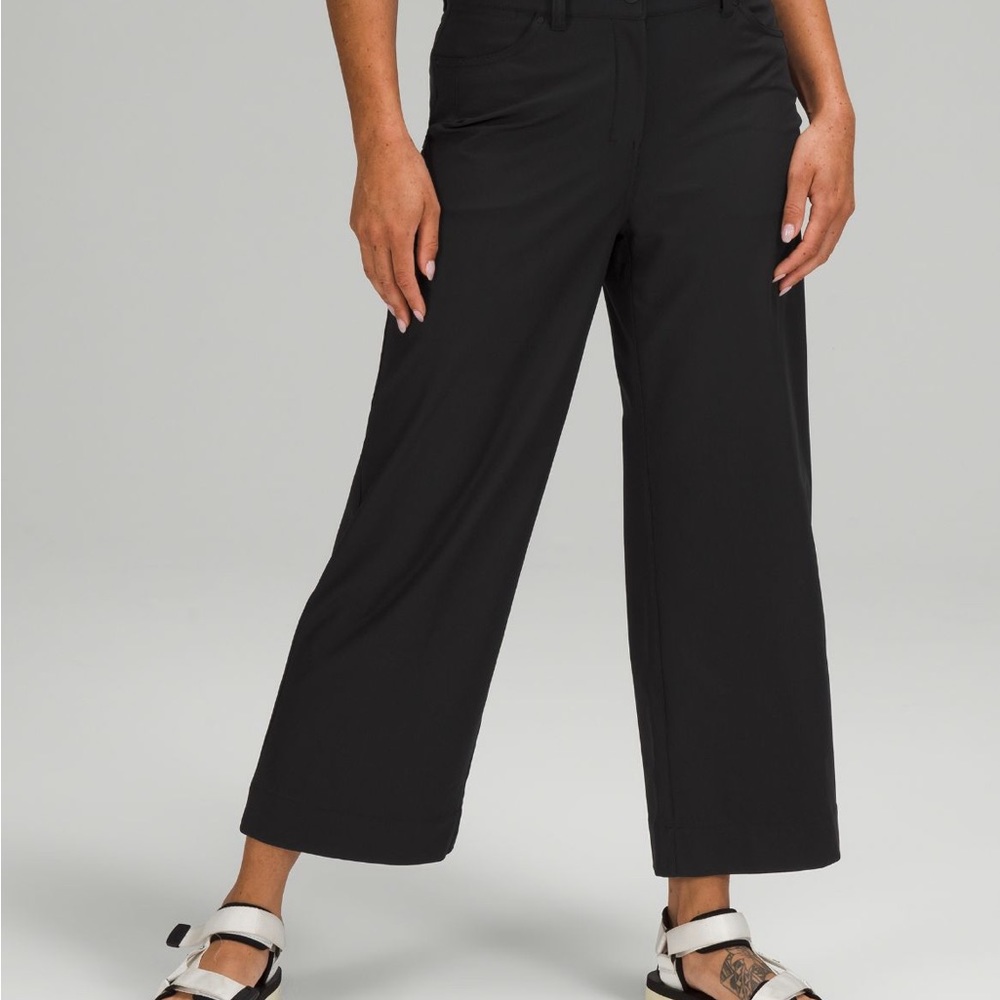 EUC Lululemon wide leg crop city pant in black